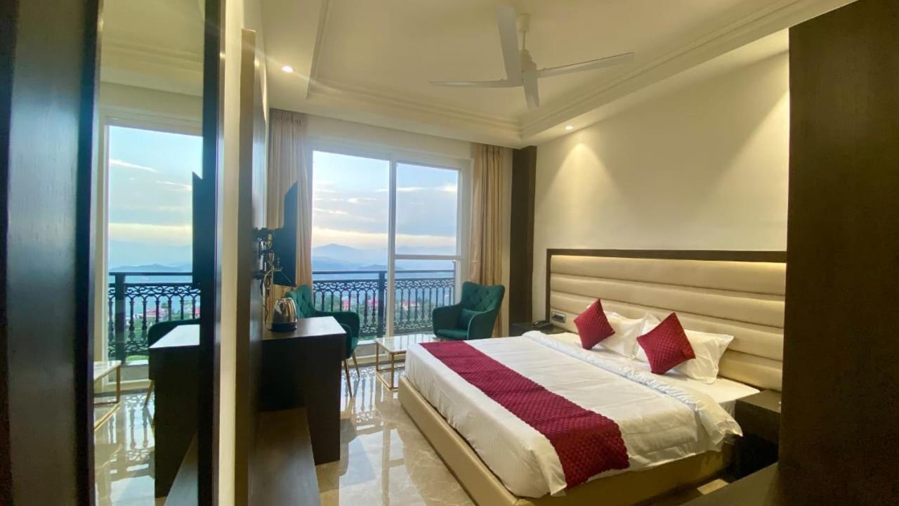 Luxe Resorts - Centrally Heated Air Conditioned Hotel In The Heart Of 卡绍利 外观 照片