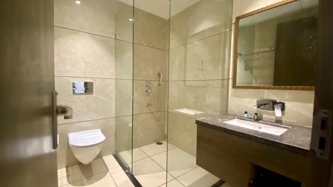Luxe Resorts - Centrally Heated Air Conditioned Hotel In The Heart Of 卡绍利 外观 照片