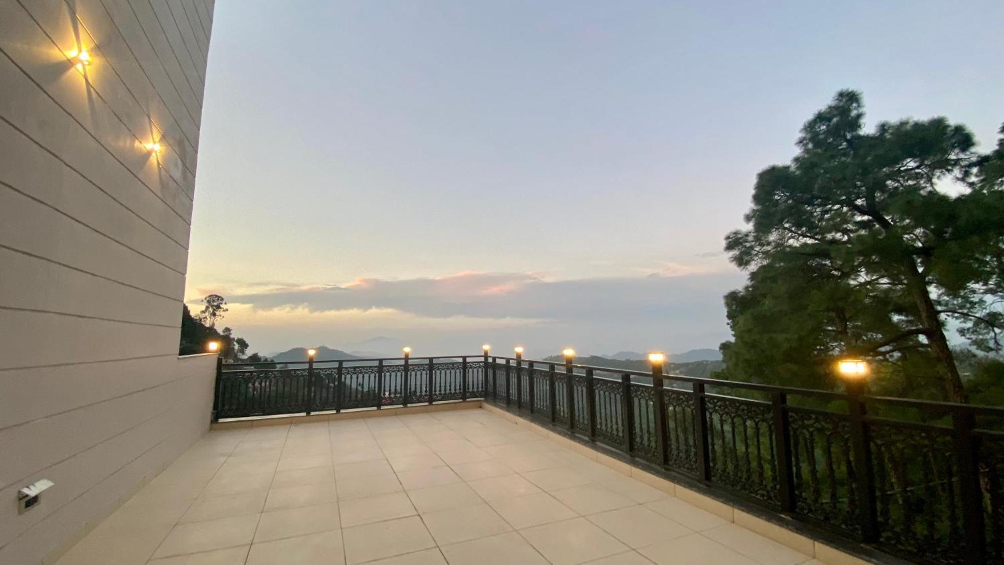Luxe Resorts - Centrally Heated Air Conditioned Hotel In The Heart Of 卡绍利 外观 照片