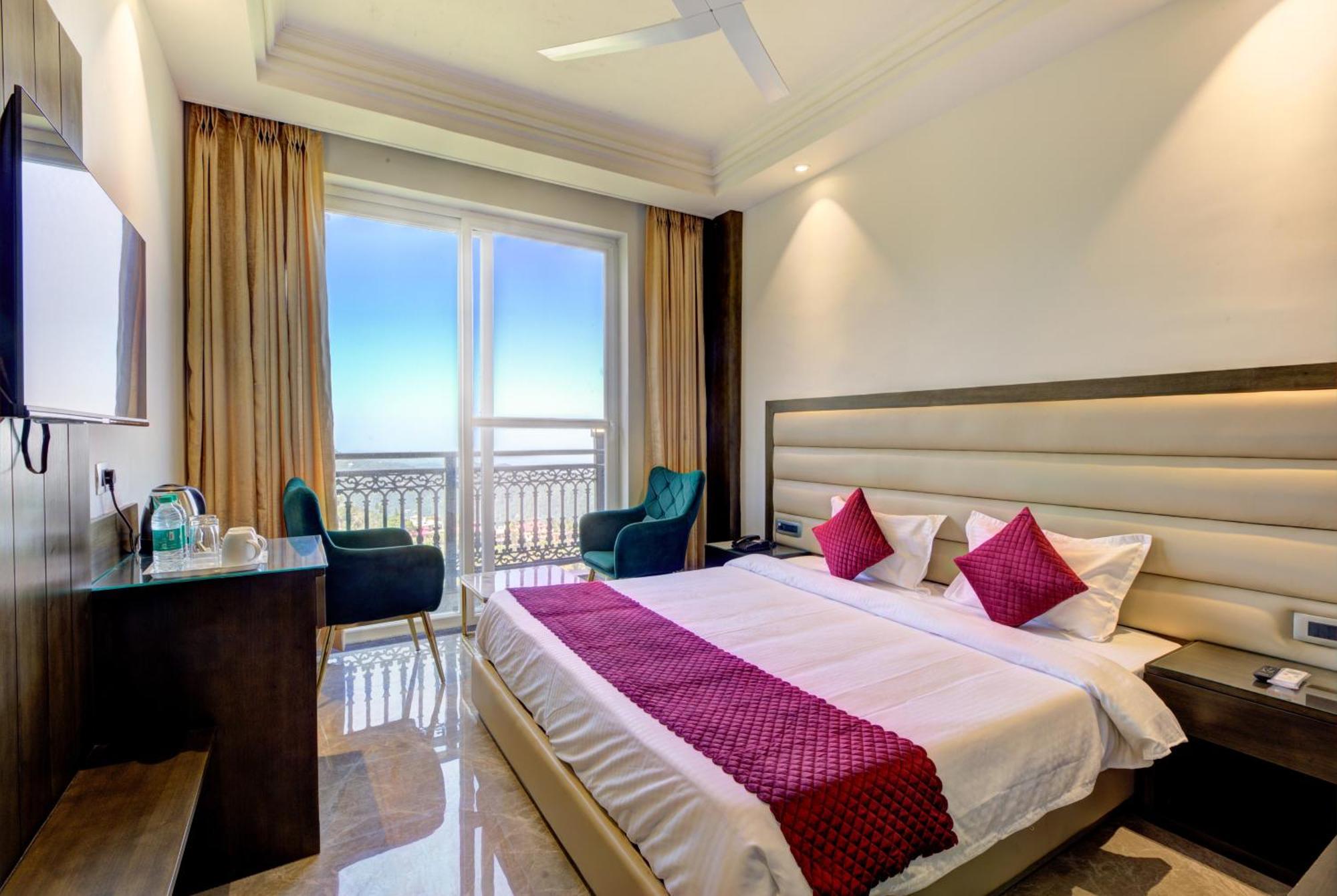 Luxe Resorts - Centrally Heated Air Conditioned Hotel In The Heart Of 卡绍利 外观 照片