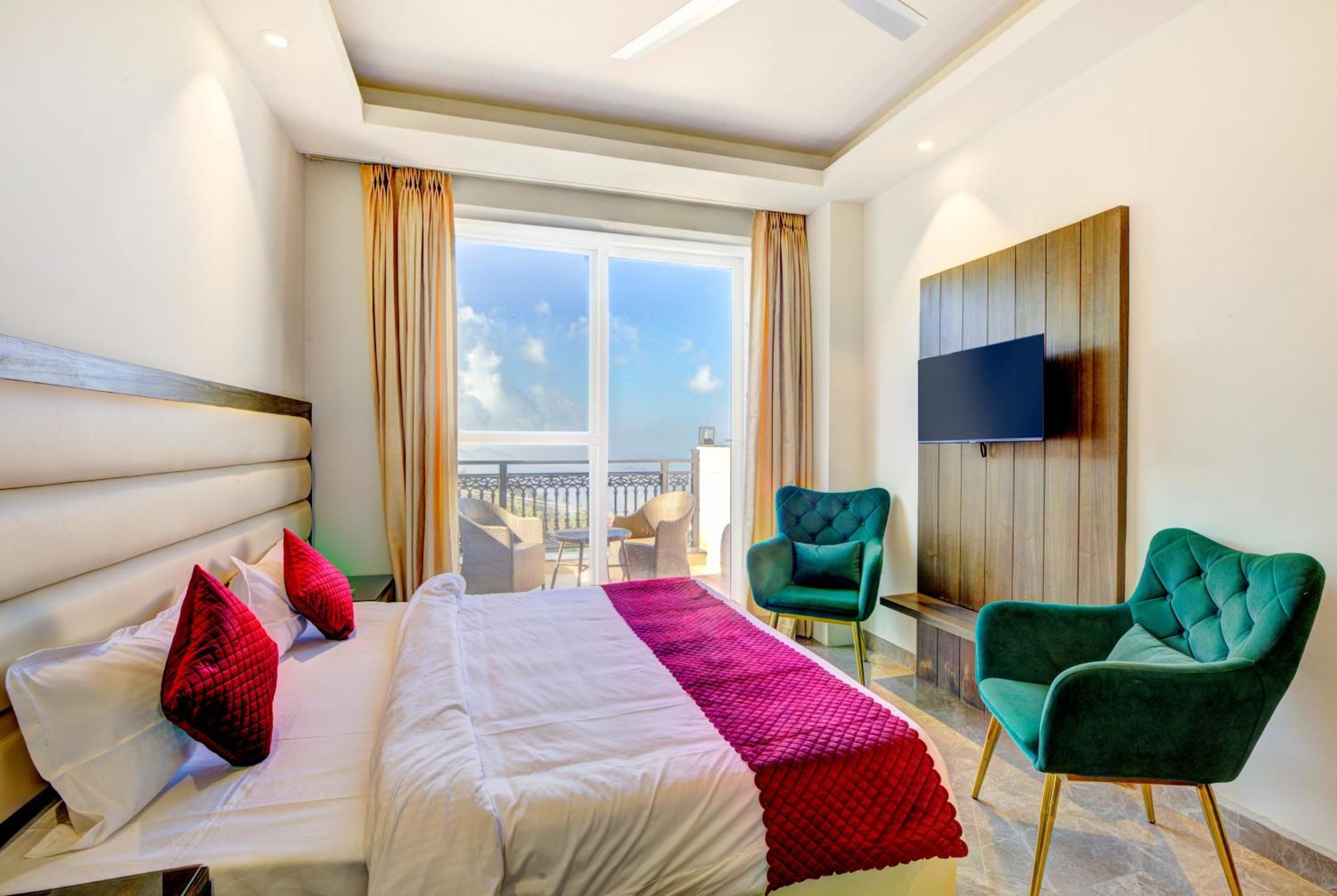 Luxe Resorts - Centrally Heated Air Conditioned Hotel In The Heart Of 卡绍利 外观 照片